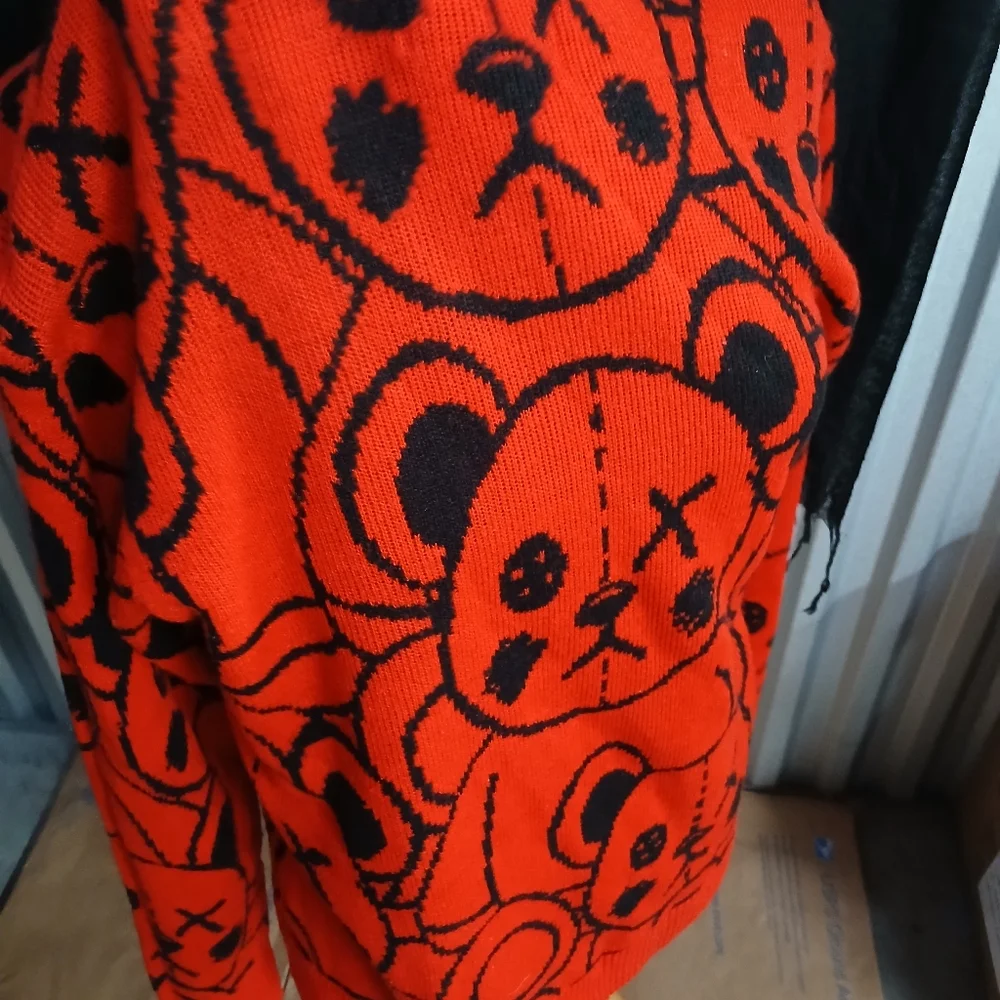 Reasons Mens Red and Black Bear Knit Pattern Sweater Size Large - Picture 8 of 8